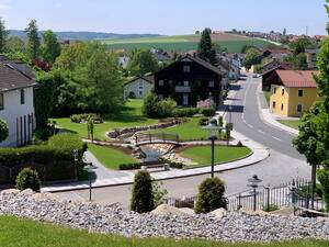 Aspach Blick vom GemAmt über den Bach (Quelle: Land OÖ, Aistleitner)