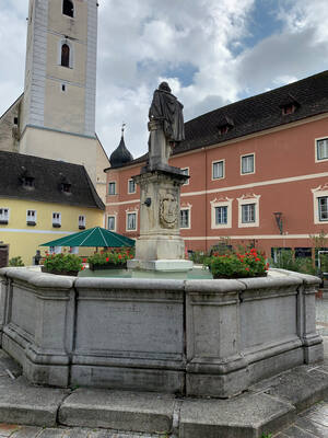 Brunnen am Stadtplatz (Quelle: Land OÖ, Aistleitner)